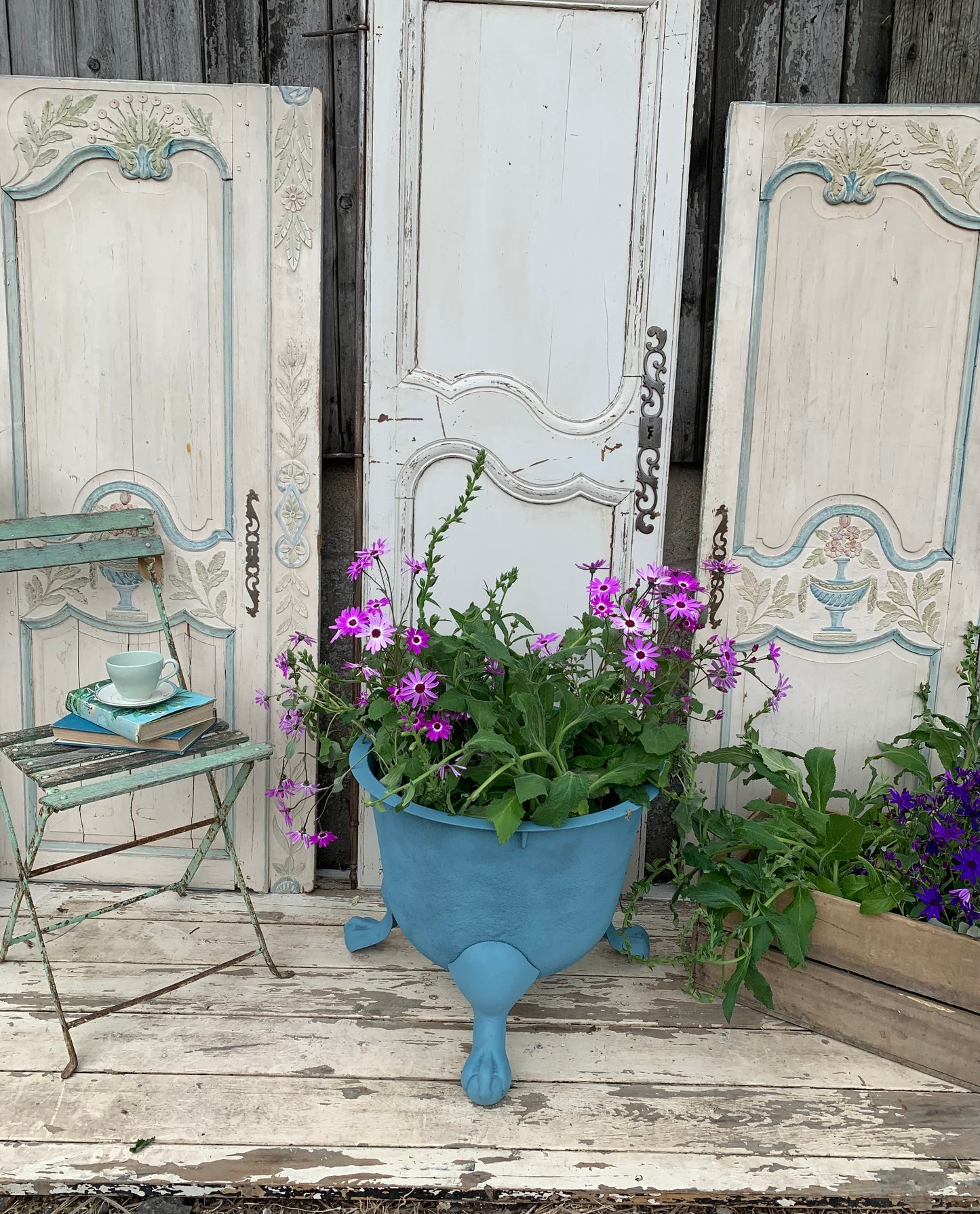 Metal Planter with Claw Feet