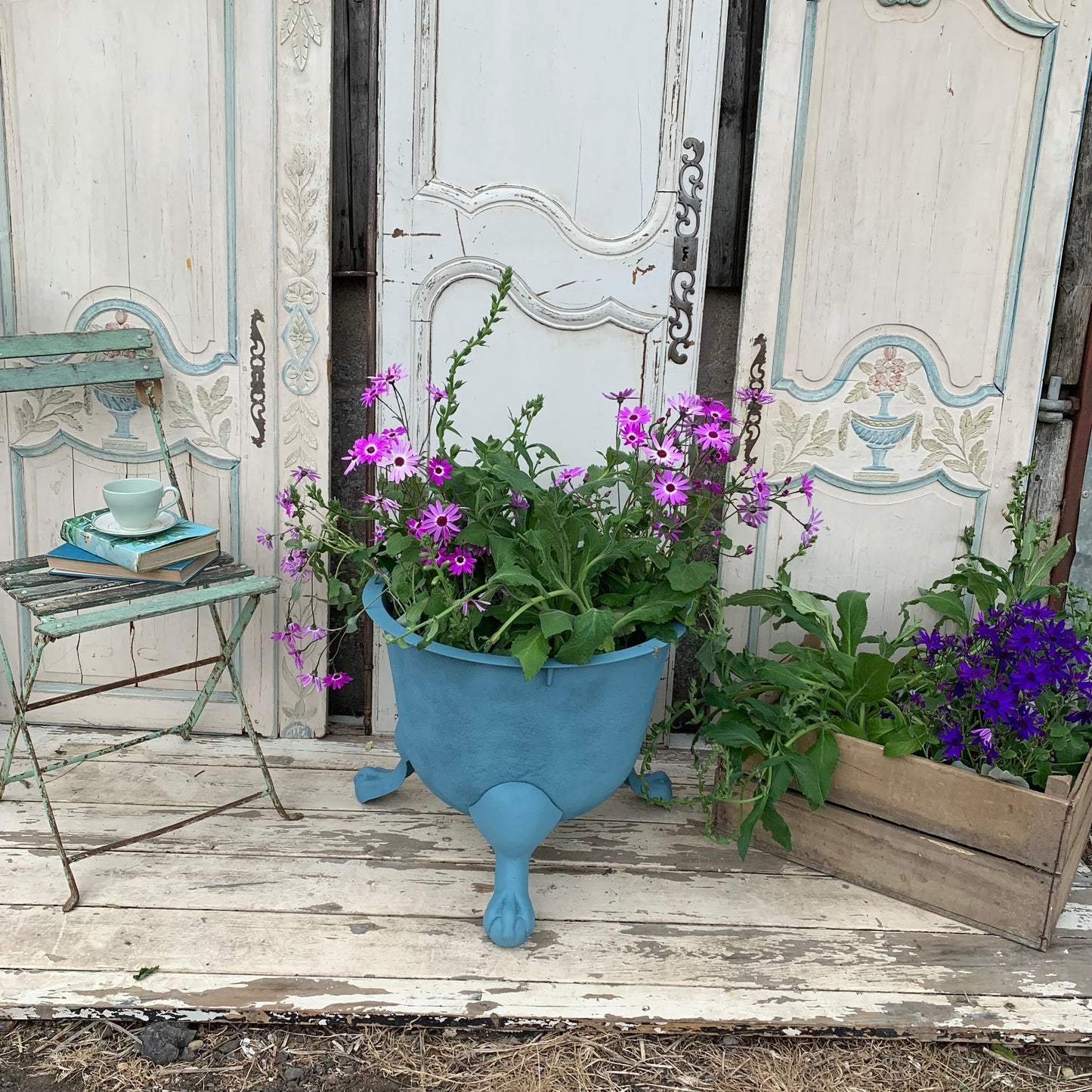 Metal Planter with Claw Feet