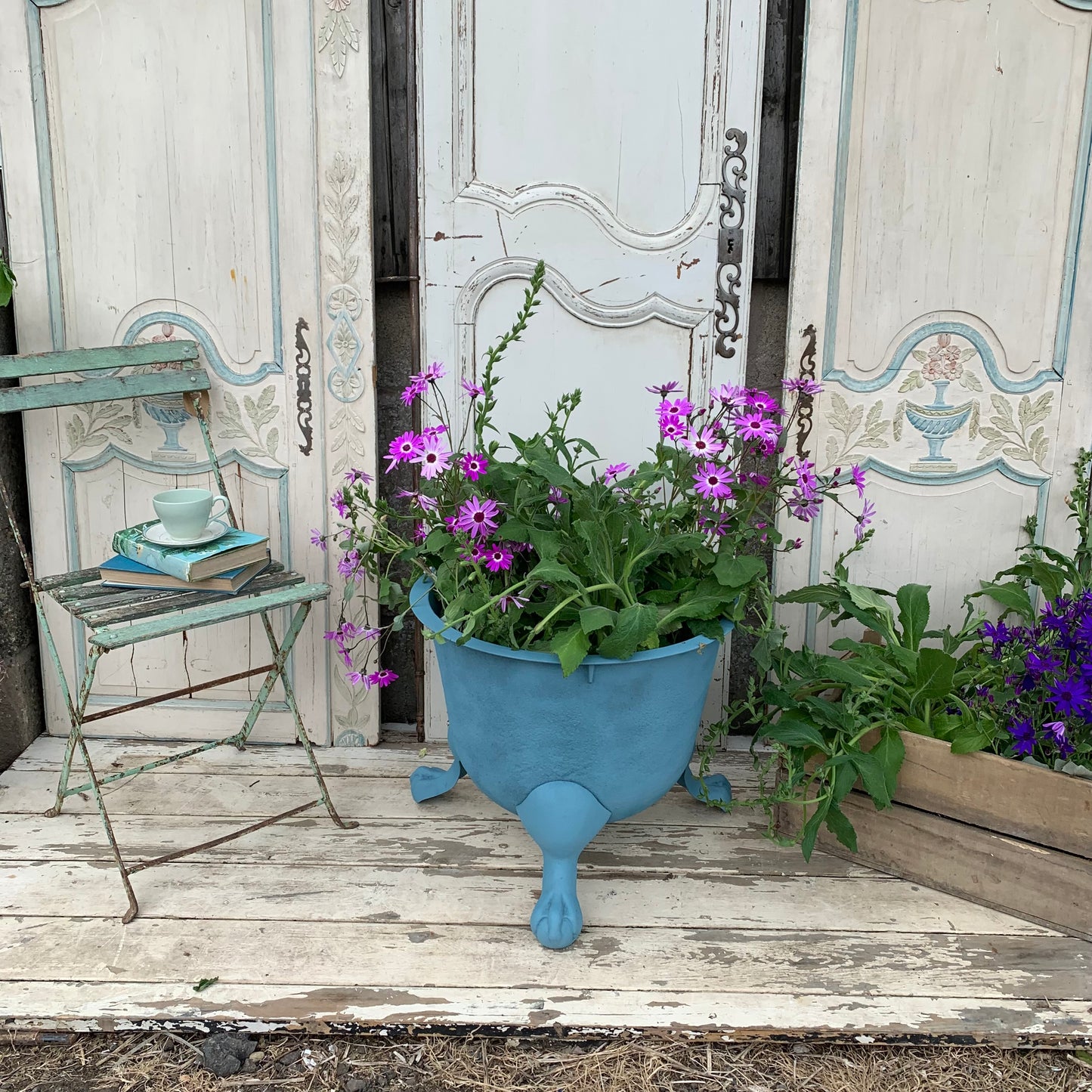 Metal Planter with Claw Feet