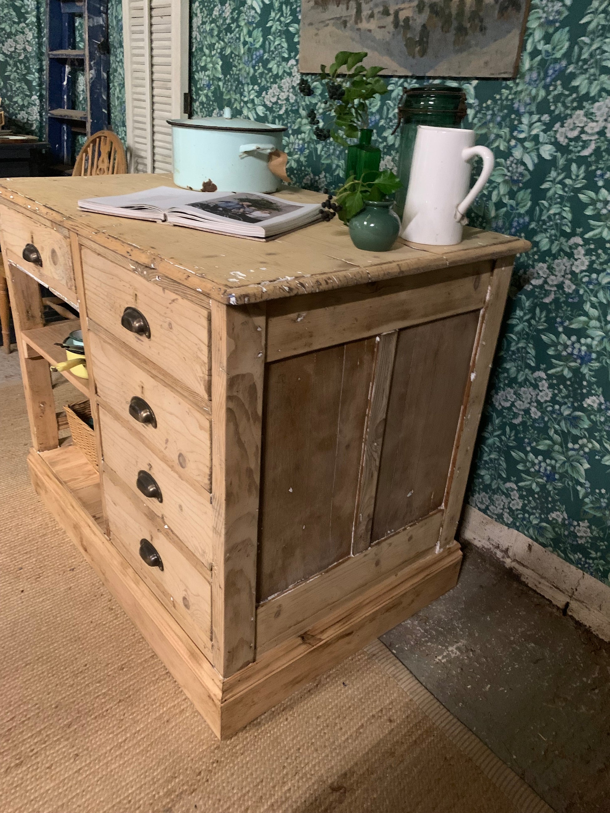 Kitchen Island - Dovetail Vintage Co