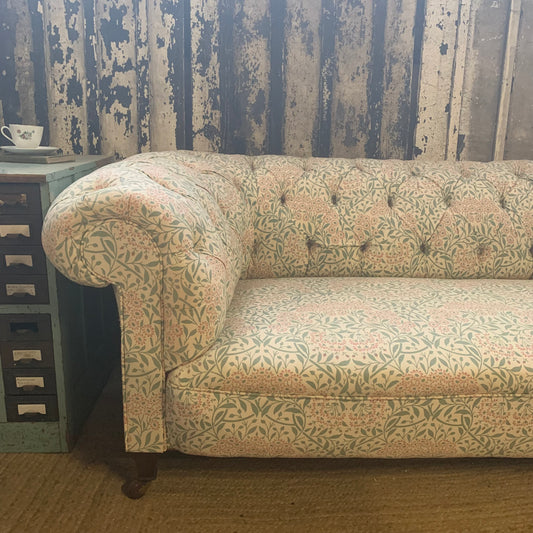 Vintage Sofa in Michaelmas Daisy