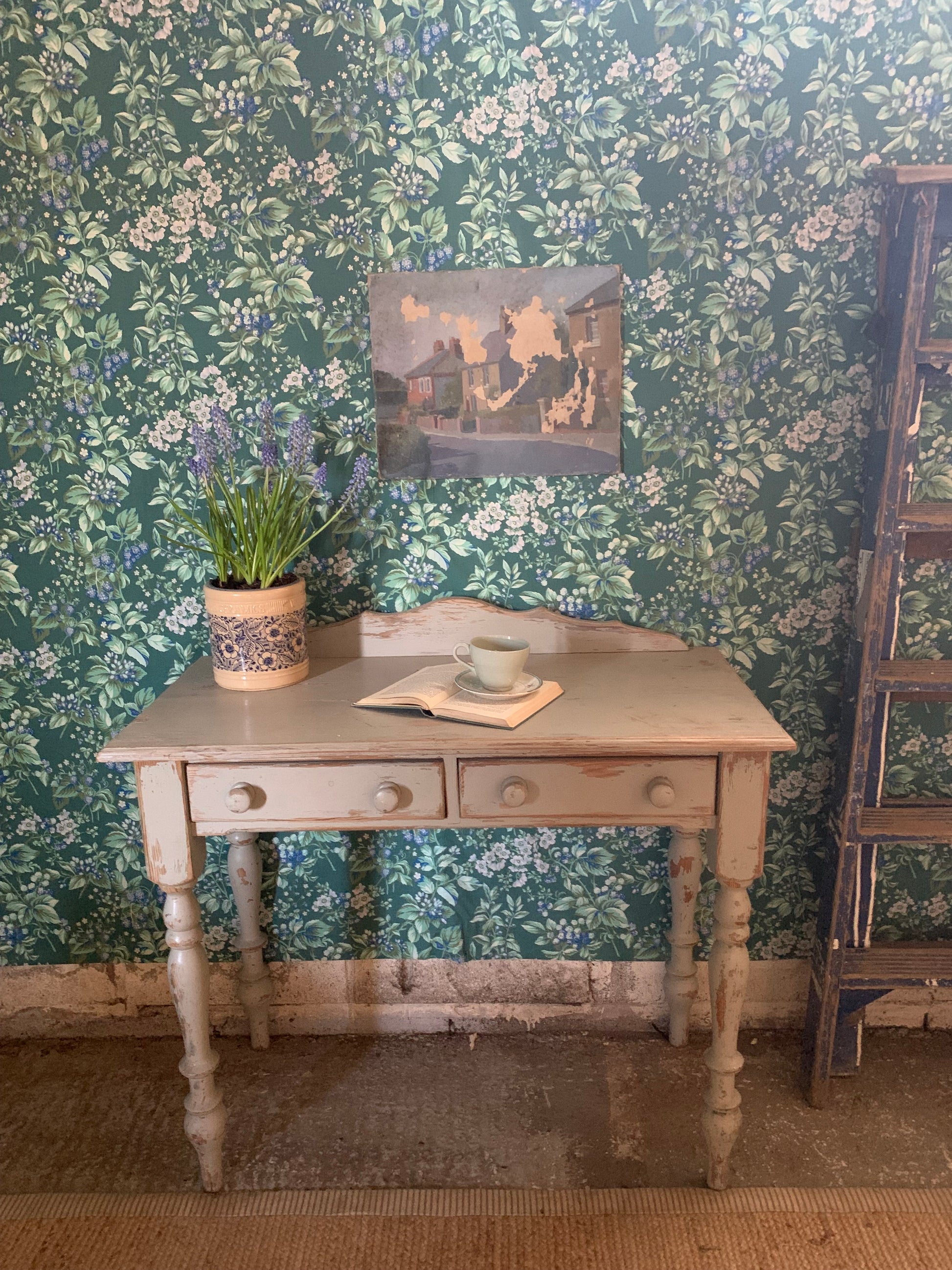 Chippy Paint Console - Dovetail Vintage Co