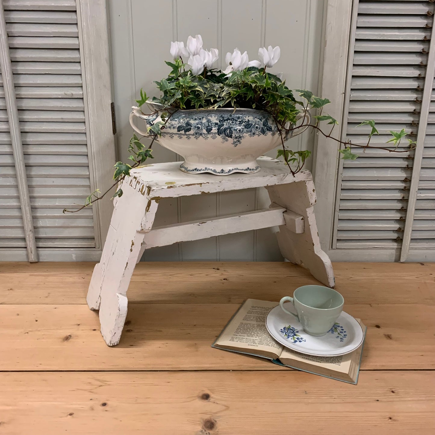 Vintage Chippy Paint Stool - Dovetail Vintage Co