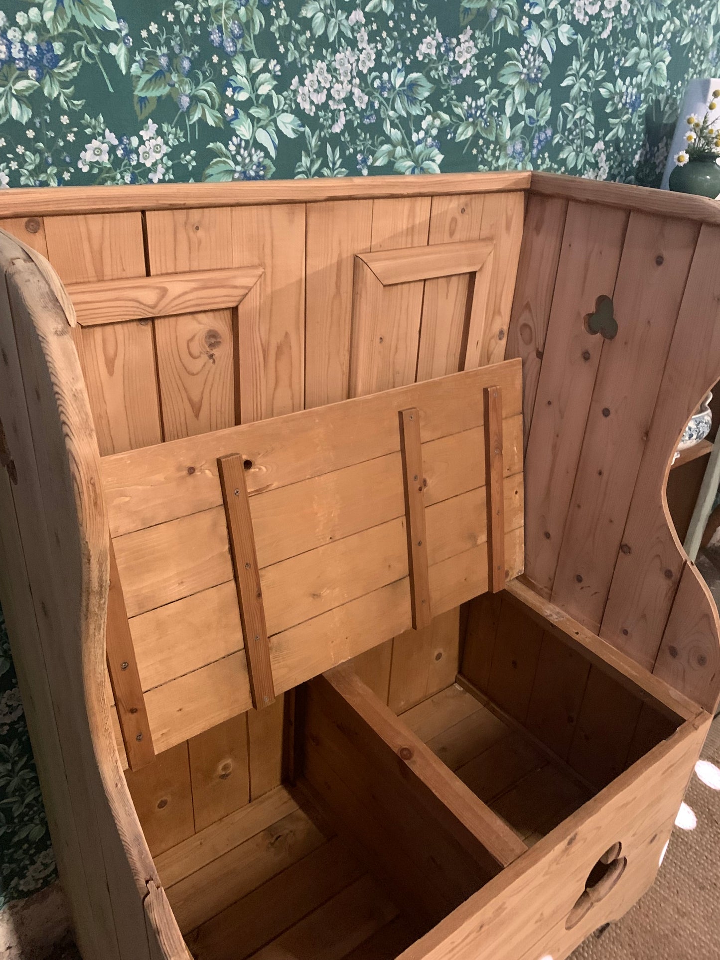 Pine Settle