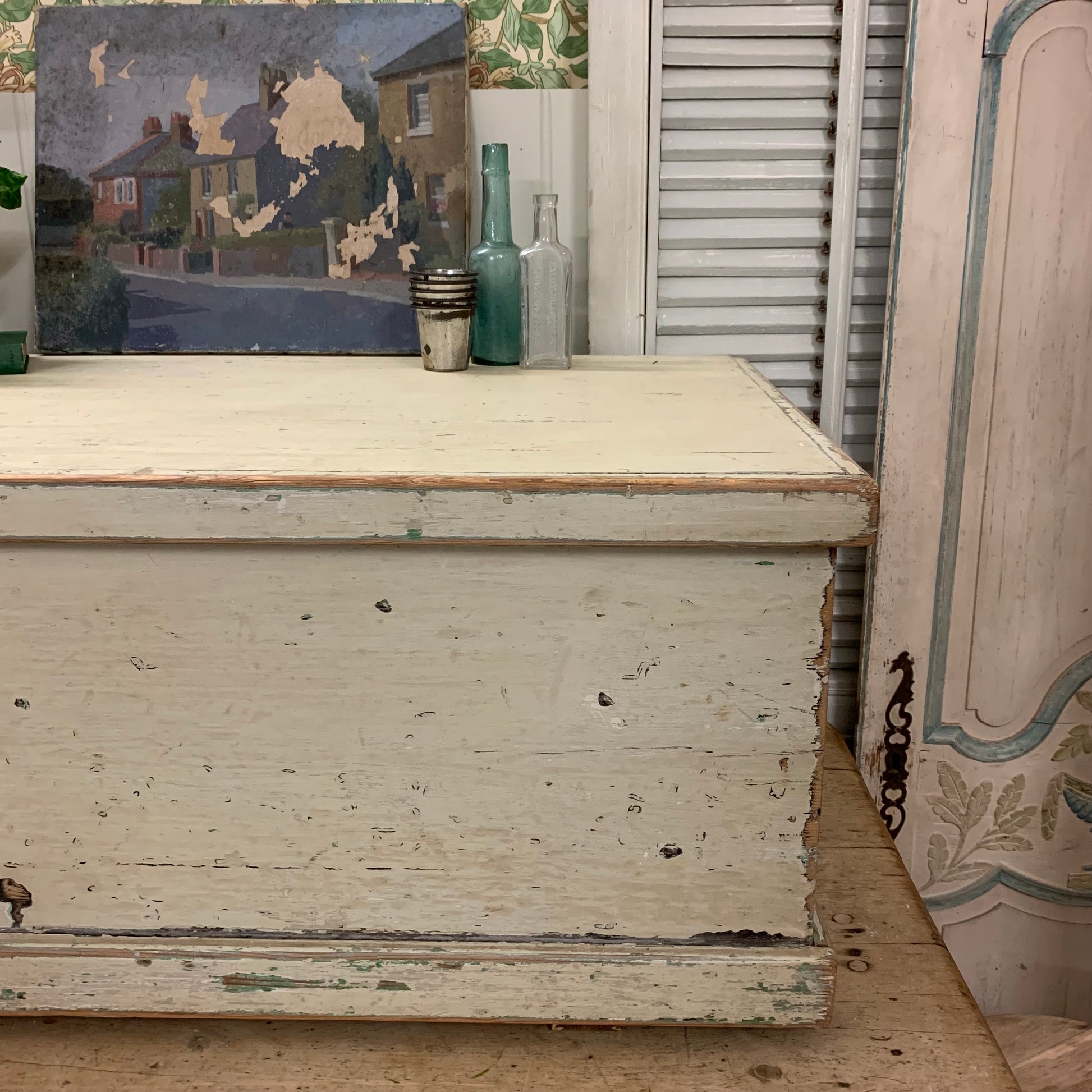 Vintage Chippy Paint Trunk - Dovetail Vintage Co