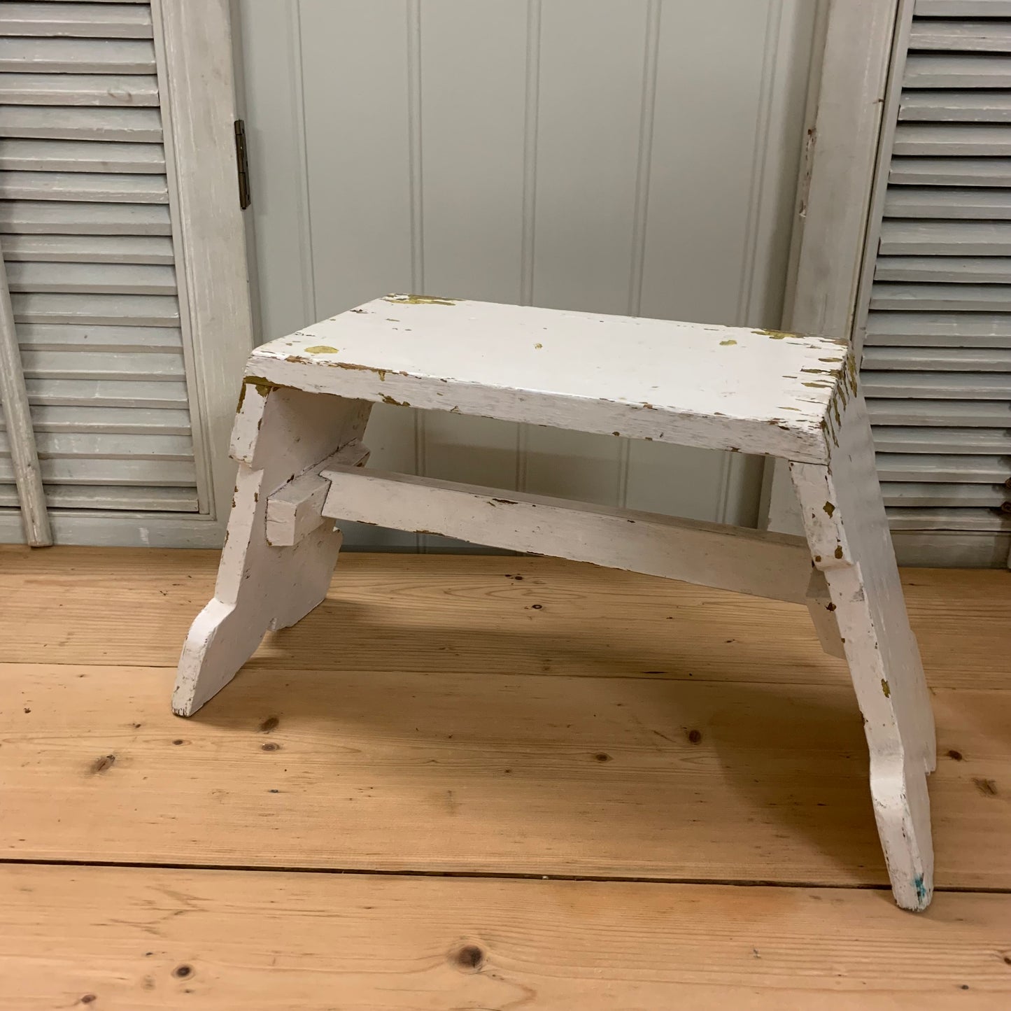 Vintage Chippy Paint Stool - Dovetail Vintage Co