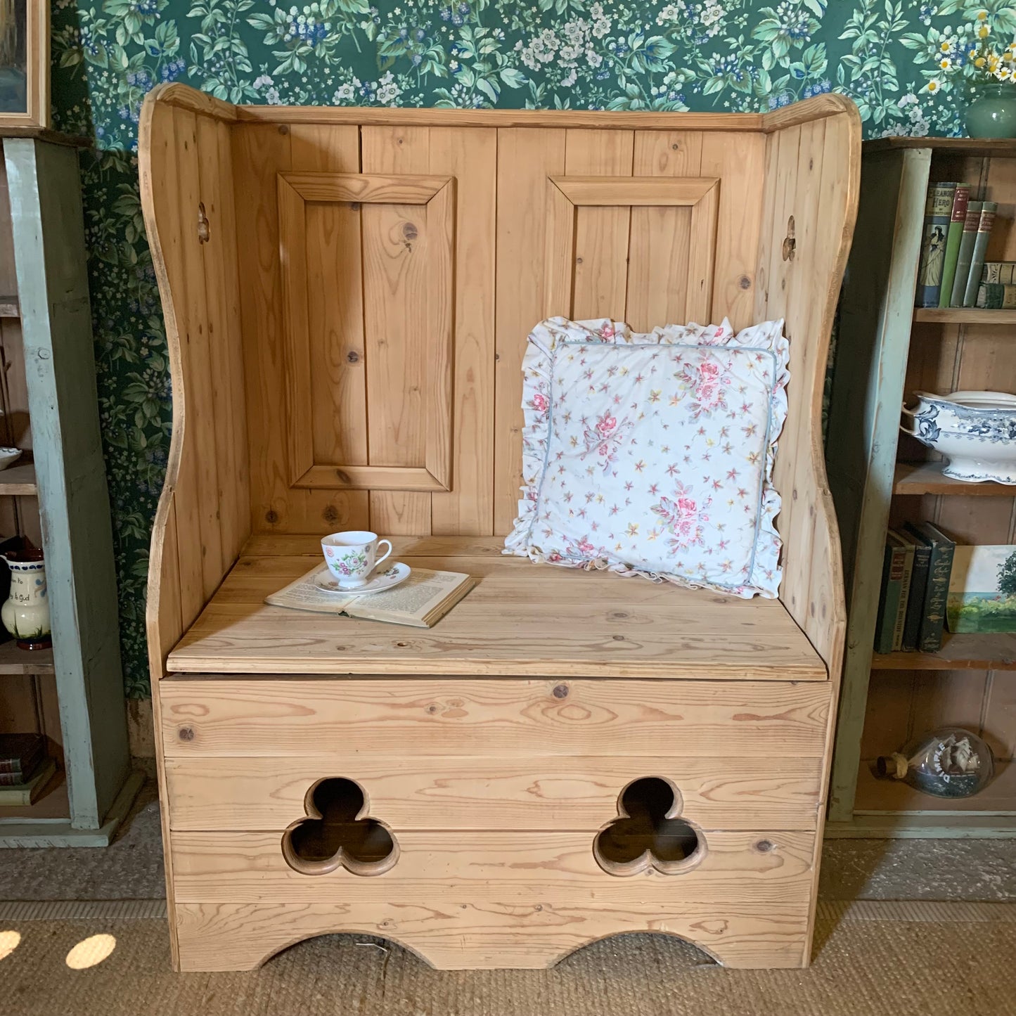 Pine Settle